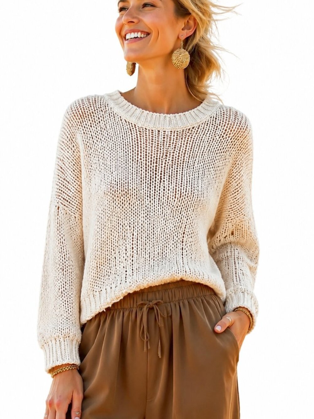 Open knit loose crew neck, ideal for summer